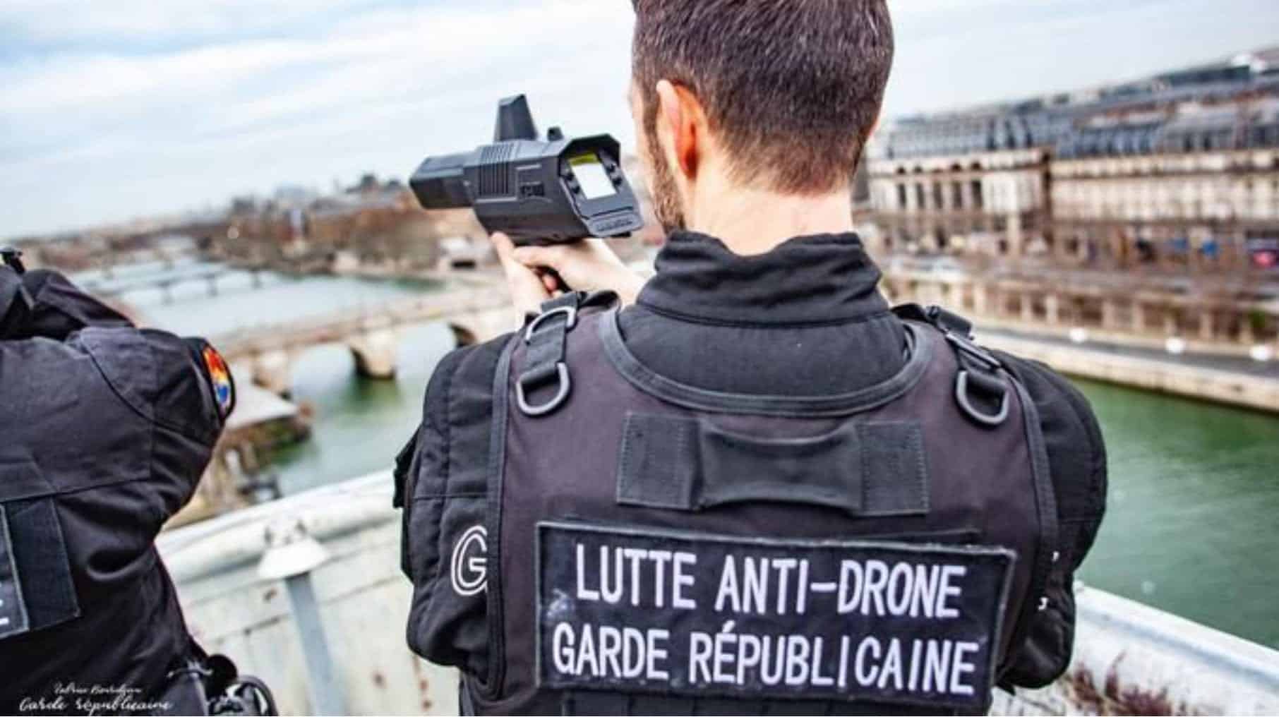 French Garde Republicaine policeman aiming an MC-Clic anti-drone rifle.