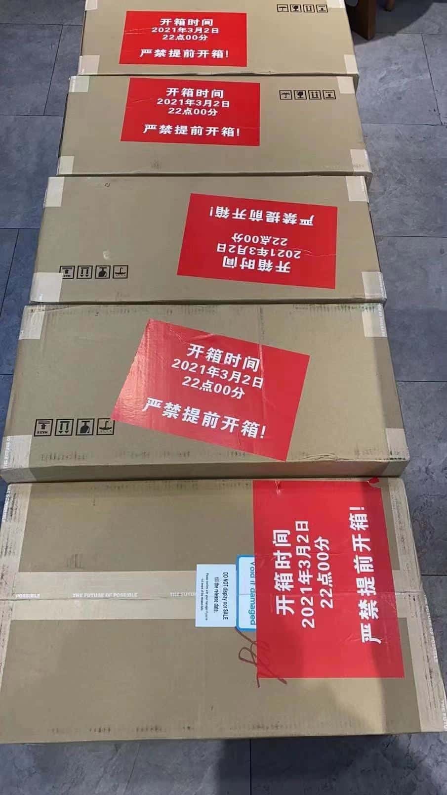 A photo that showed up on Twitter earlier today, seems to show boxes containing the DJI FPV drone lined up and ready to be displayed at a Chinese retailer.