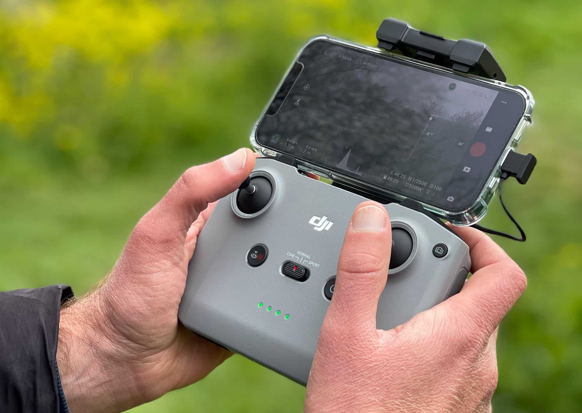 De controller van de DJI Air 2S.