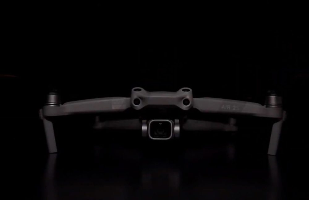 Teaser frame referencing the ADS-B In receiver that warns of nearby aircraft.