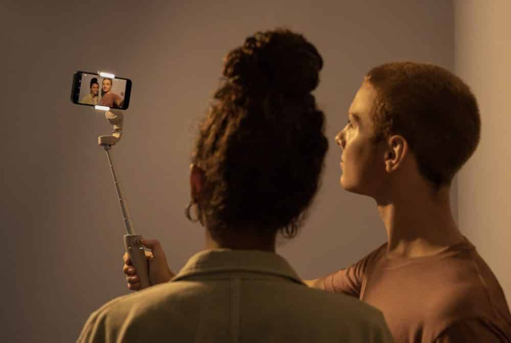 The DJI OM Fill Light Phone Clamp with its built-in LED lights.