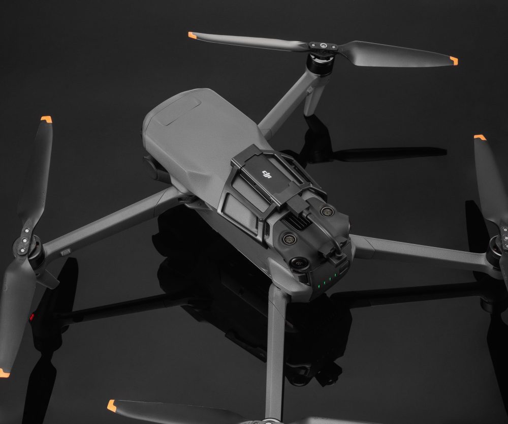 After countless leaks, the world's largest drone maker officially launches the new DJI Mavic 3. However, at this point, I don't think there is anything left to share th