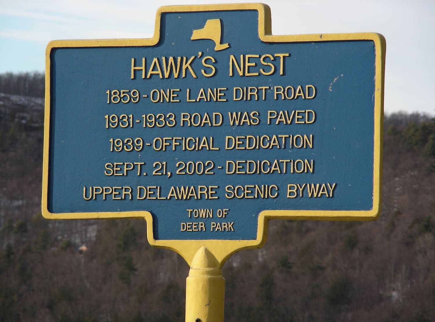 Historical marker for Hawk's Nest on the Upper Delaware Scenic Byway.