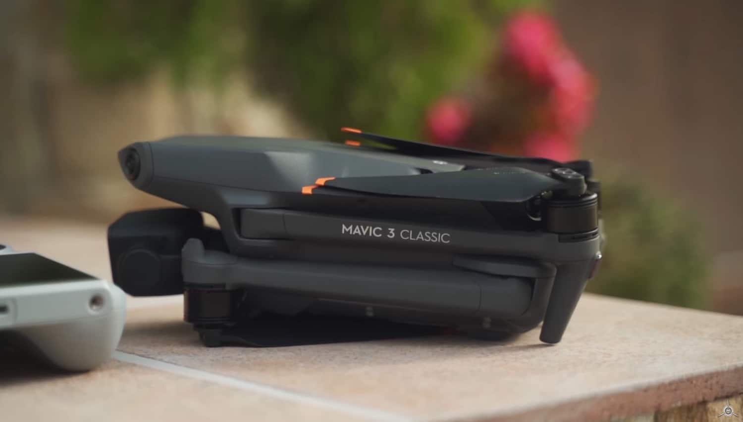 DJI Mavic 3 Classic Review - A Worthy Upgrade from the DJI Mavic 2 Pro? The DJI Mavic 3 Classic only weighs 895 grams and would not have to comply with Remote ID if the weight limit is raised to 1 kilogram.