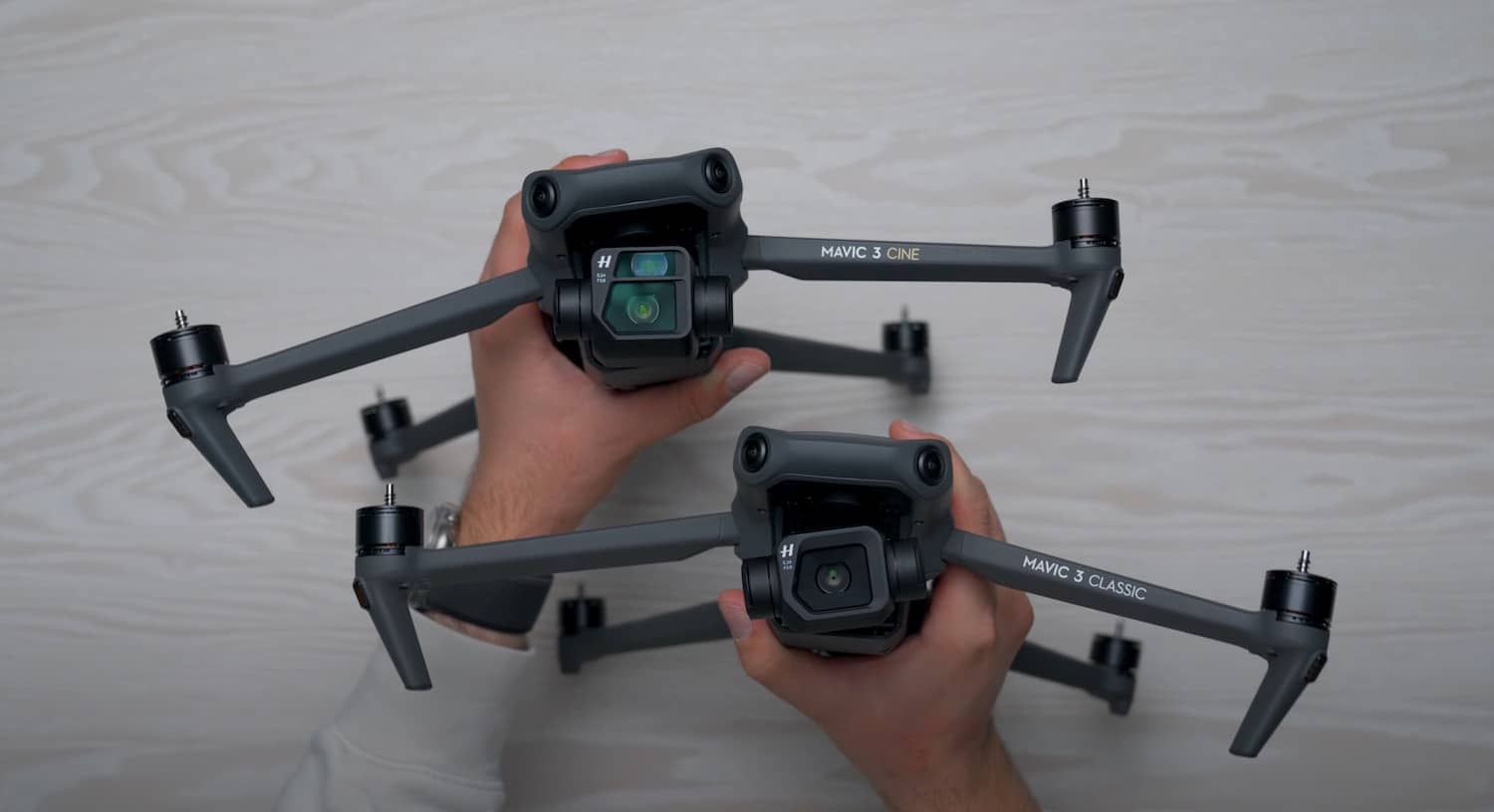 So there are 4 major differences between the Mavic 3 & Mavic 3 Classic. The first is the single camera instead of the dual camera setup that the Mavic 3 and Mavic 3 Cine have – so DJI removed the telephoto lens just leaving us with that same primary 4/3 sensor.