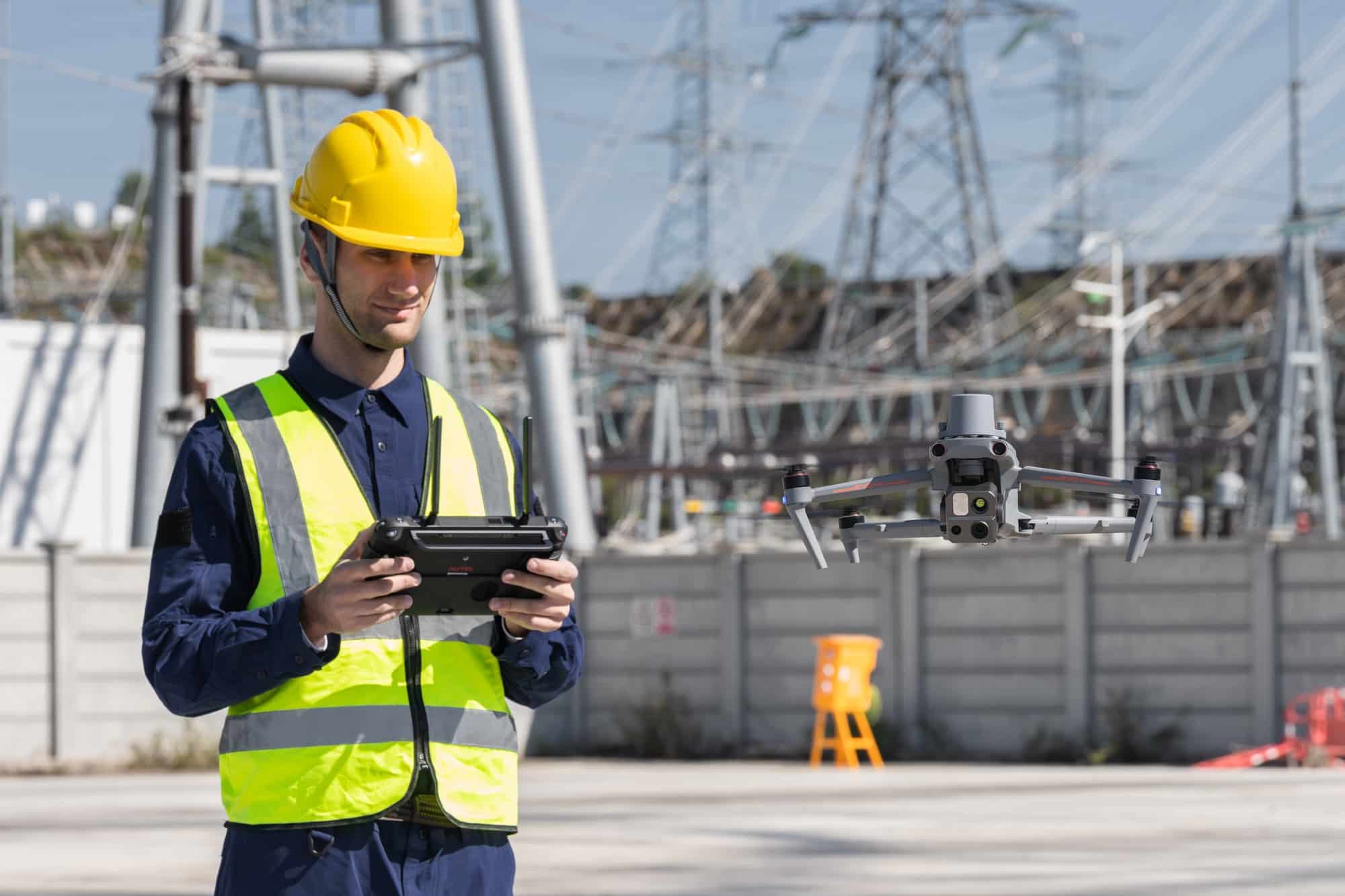 The EVO Max 4T pairs omnidirectional obstacle avoidance with tri-anti interference protection.