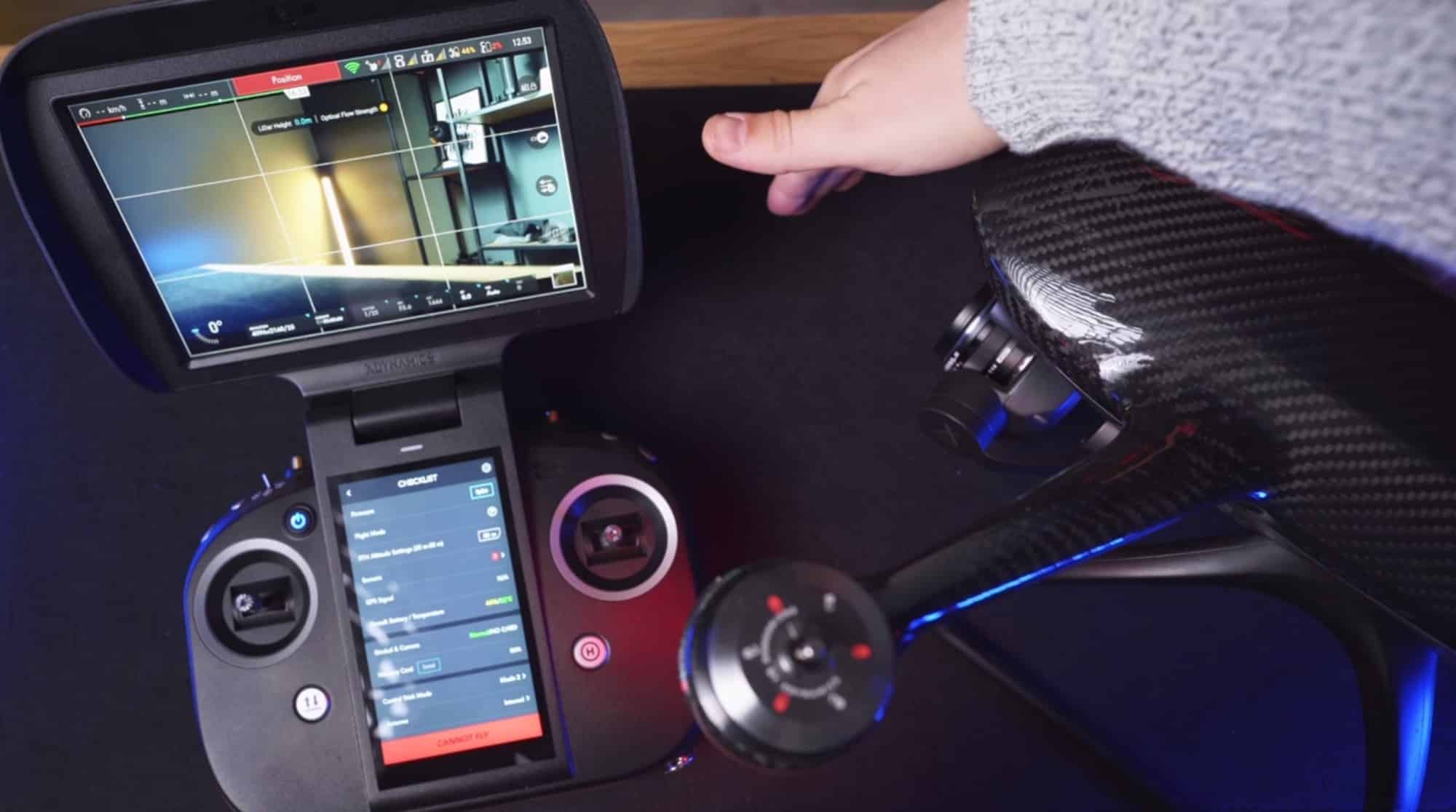 A hand-movement test demonstrating video transmission lag on the Evolve 2 remote.