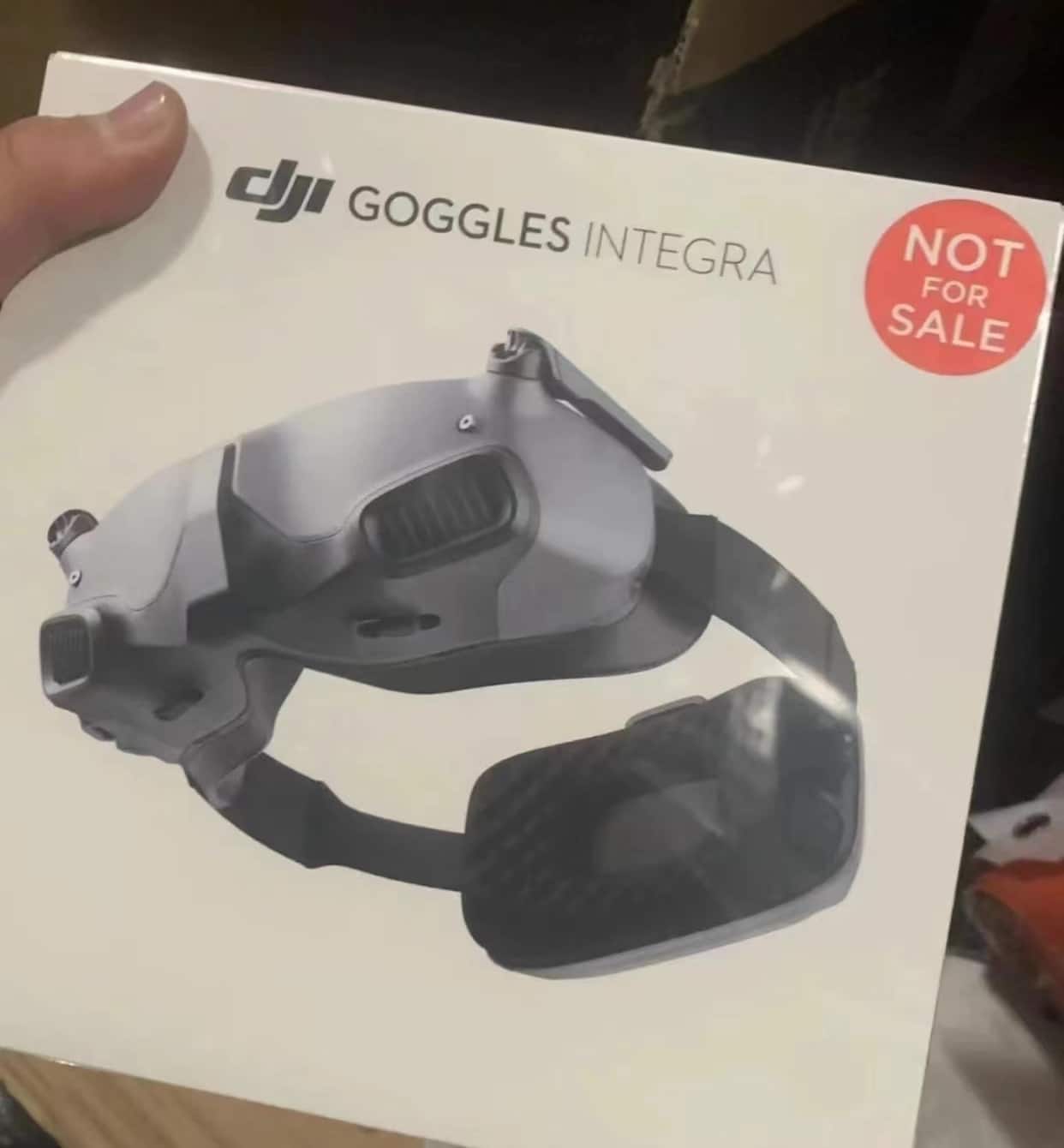 Leaked photo of the DJI Goggles Integra with a battery built into the headband.
