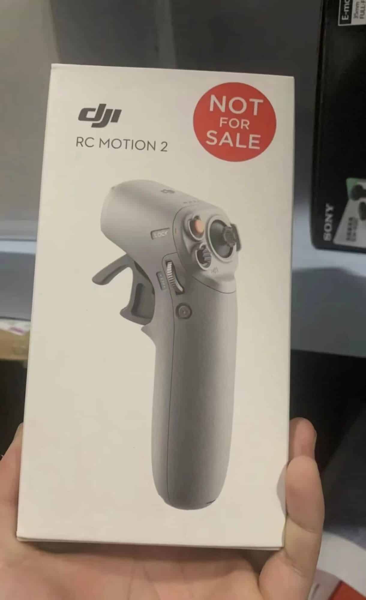 Leaked DJI RC Motion 2 packaging, with a tilt dial and a joystick replacing the brake button.