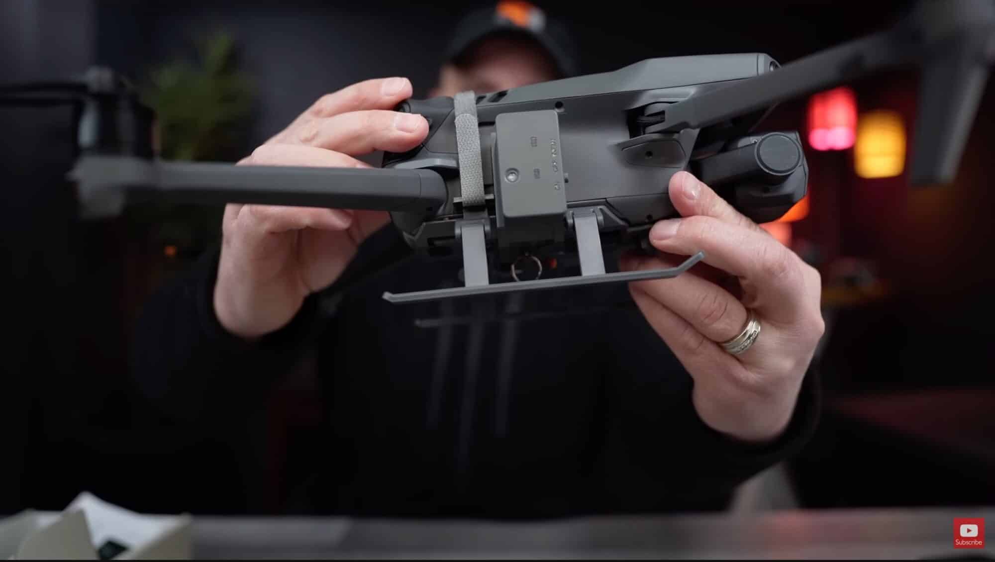 The hook-and-loop strap woven around the top of the DJI Mavic 3 to secure the release.