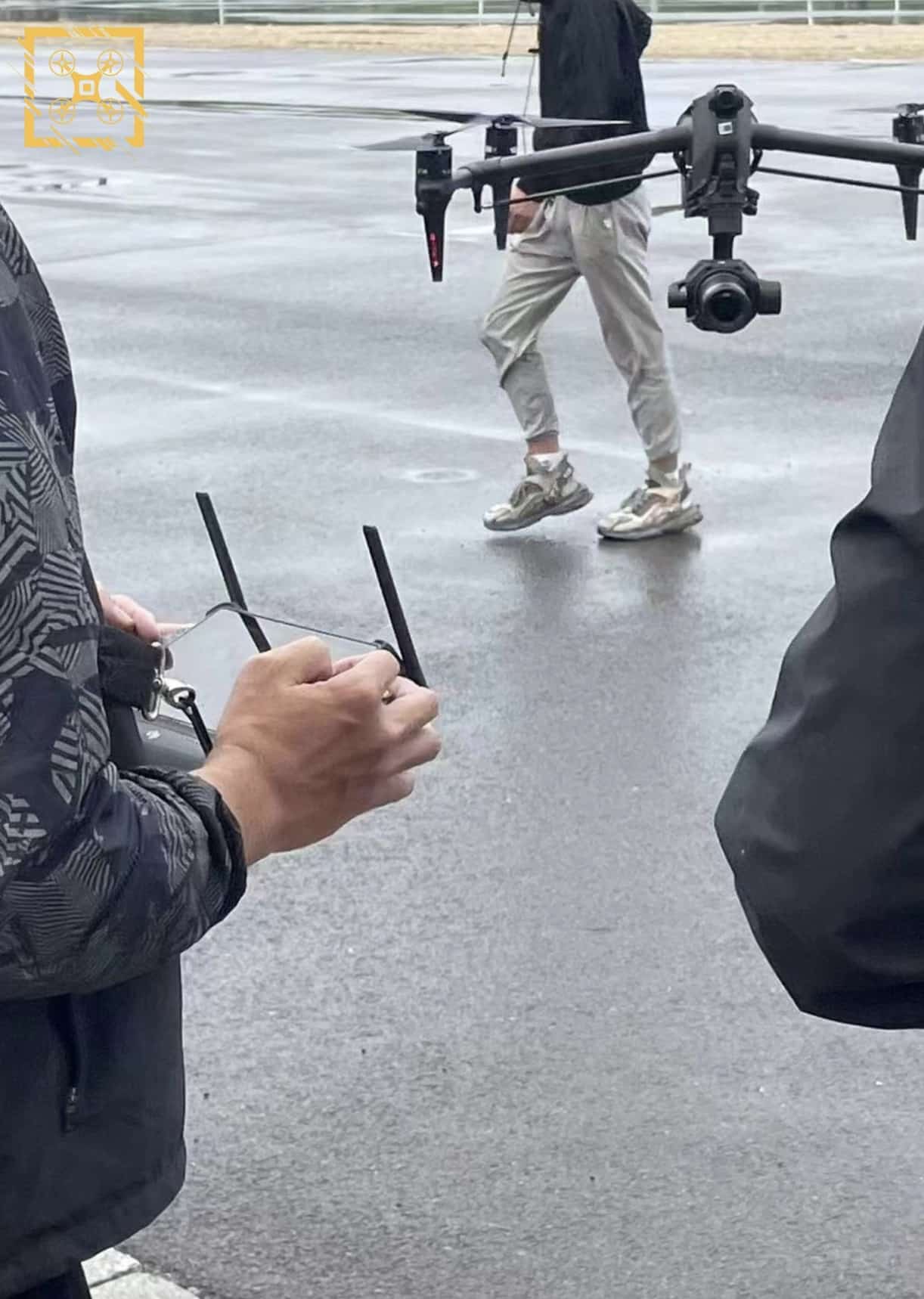 Another leaked angle showing the Inspire 3 landing gear and folded arms.