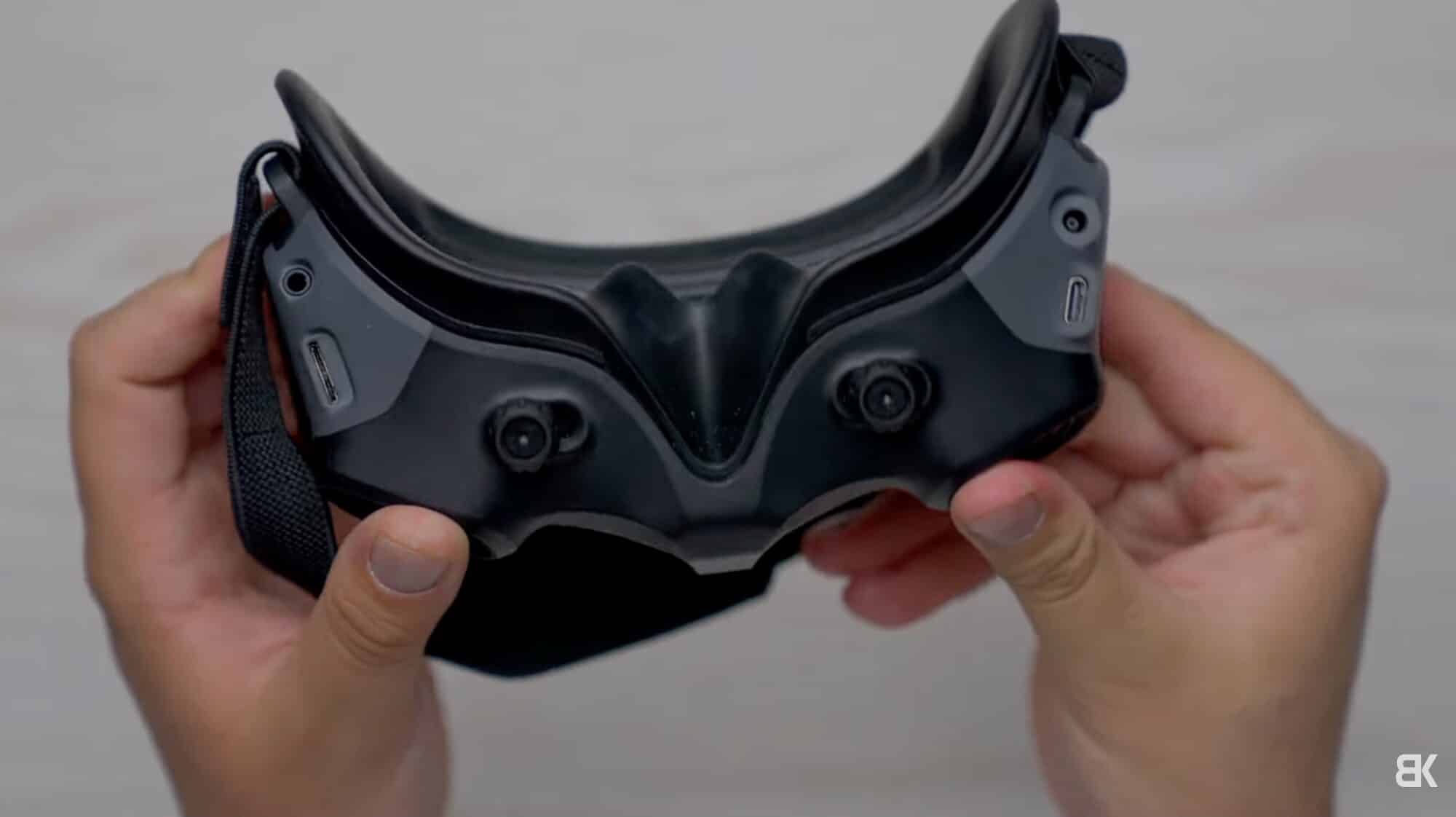 Close look at the 0.49-inch 1080p display shared by both goggle models.