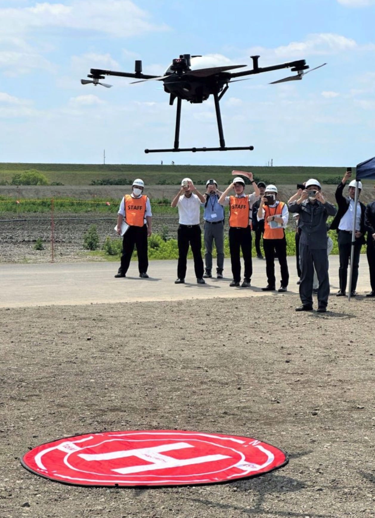 On May 21, in Sakura Ward, Saitama City, MLIT carried out a successful trial, marking the first time a drone maintained a continuous flight for over three hours.