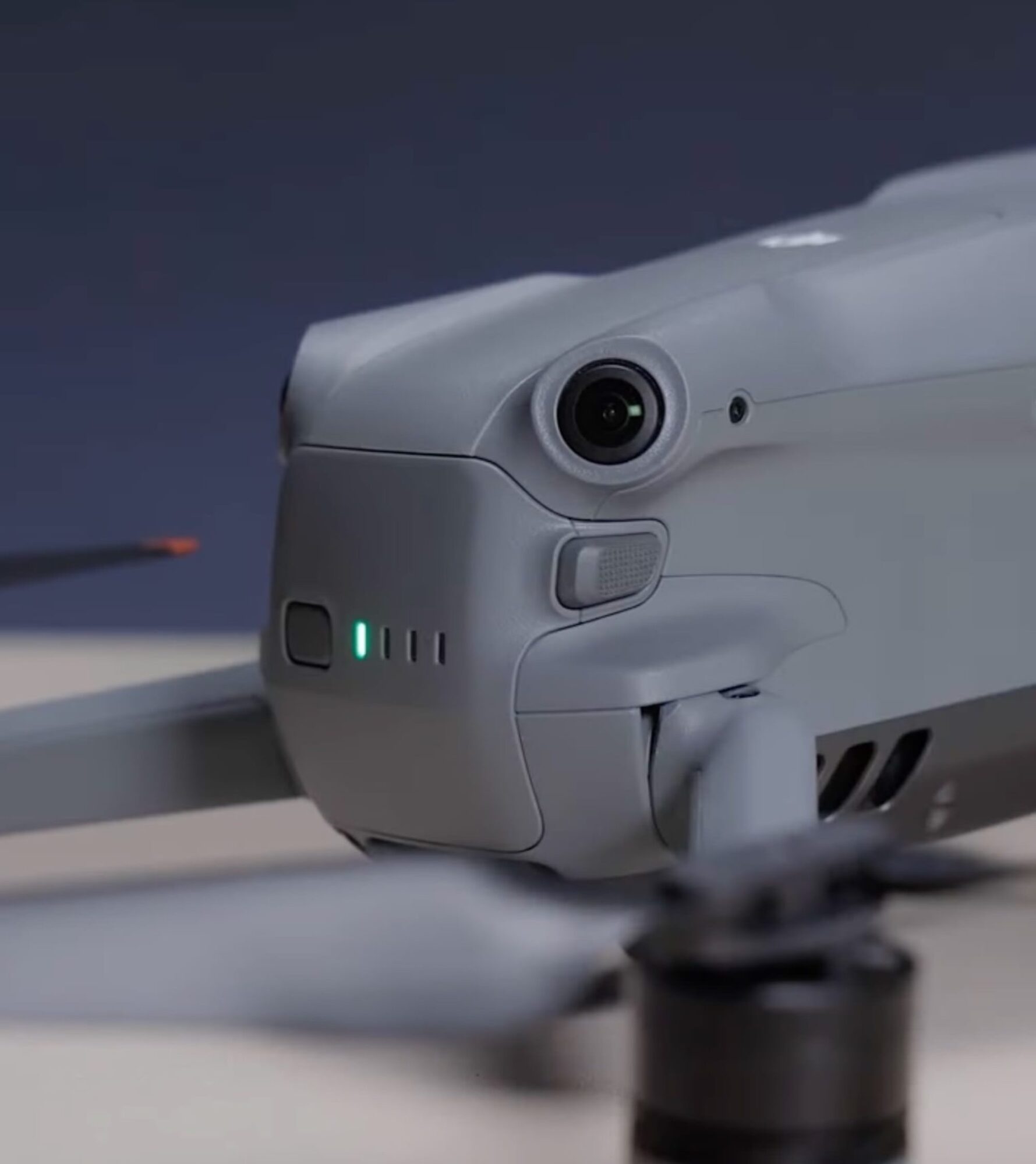 Rear obstacle sensor and four battery level LEDs on the grey Air 3 body.