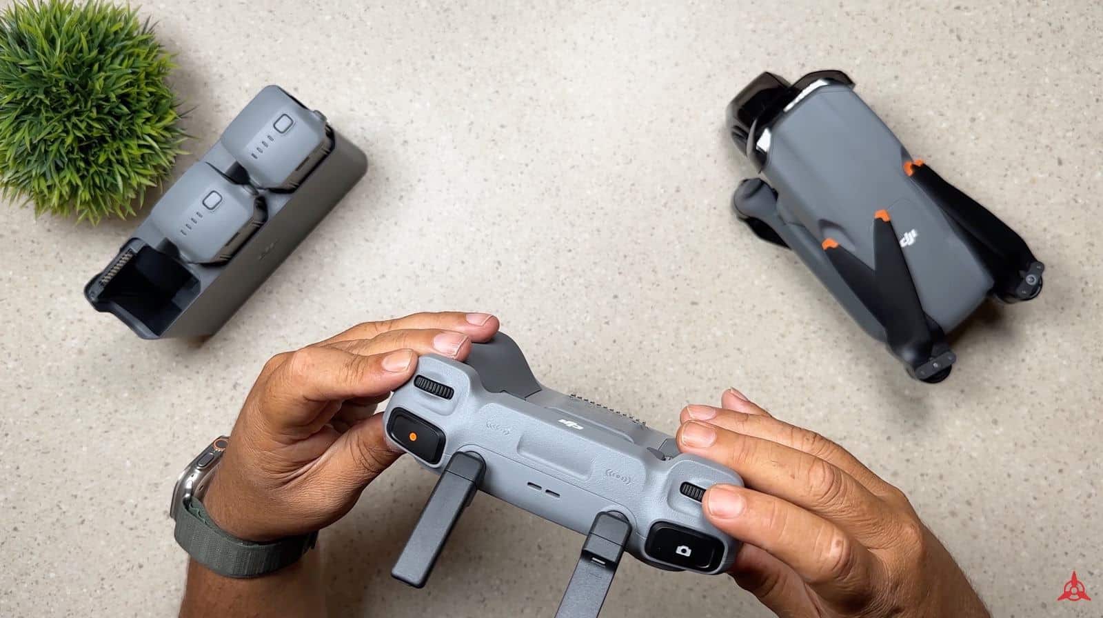 Zoom wheel and record button on the shoulder of the DJI RC2.