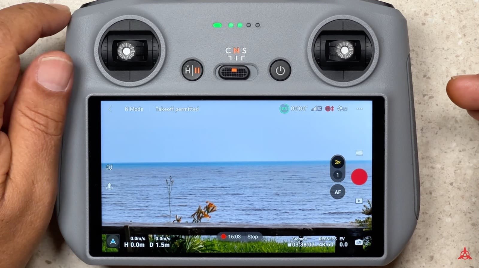 Switching in DJI Fly between the DJI Air 3 1X wide and 3X telephoto cameras.