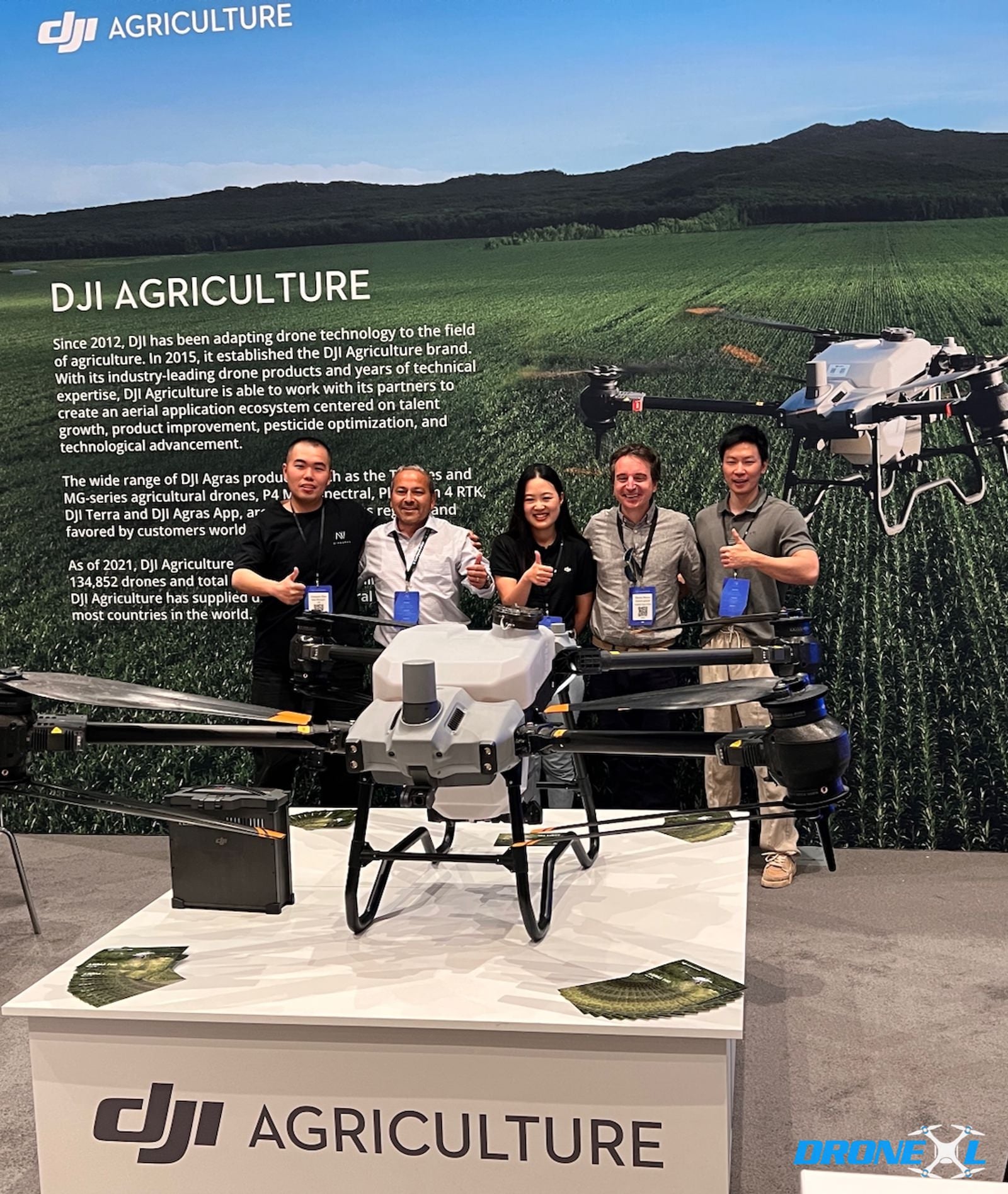 During DJI Airworks 2022, the DJI Argas T40 was on display. This agricultural drone is impressive in size as you can see in the photos. We can only imagine what the DJI Airgas T60 will be like.