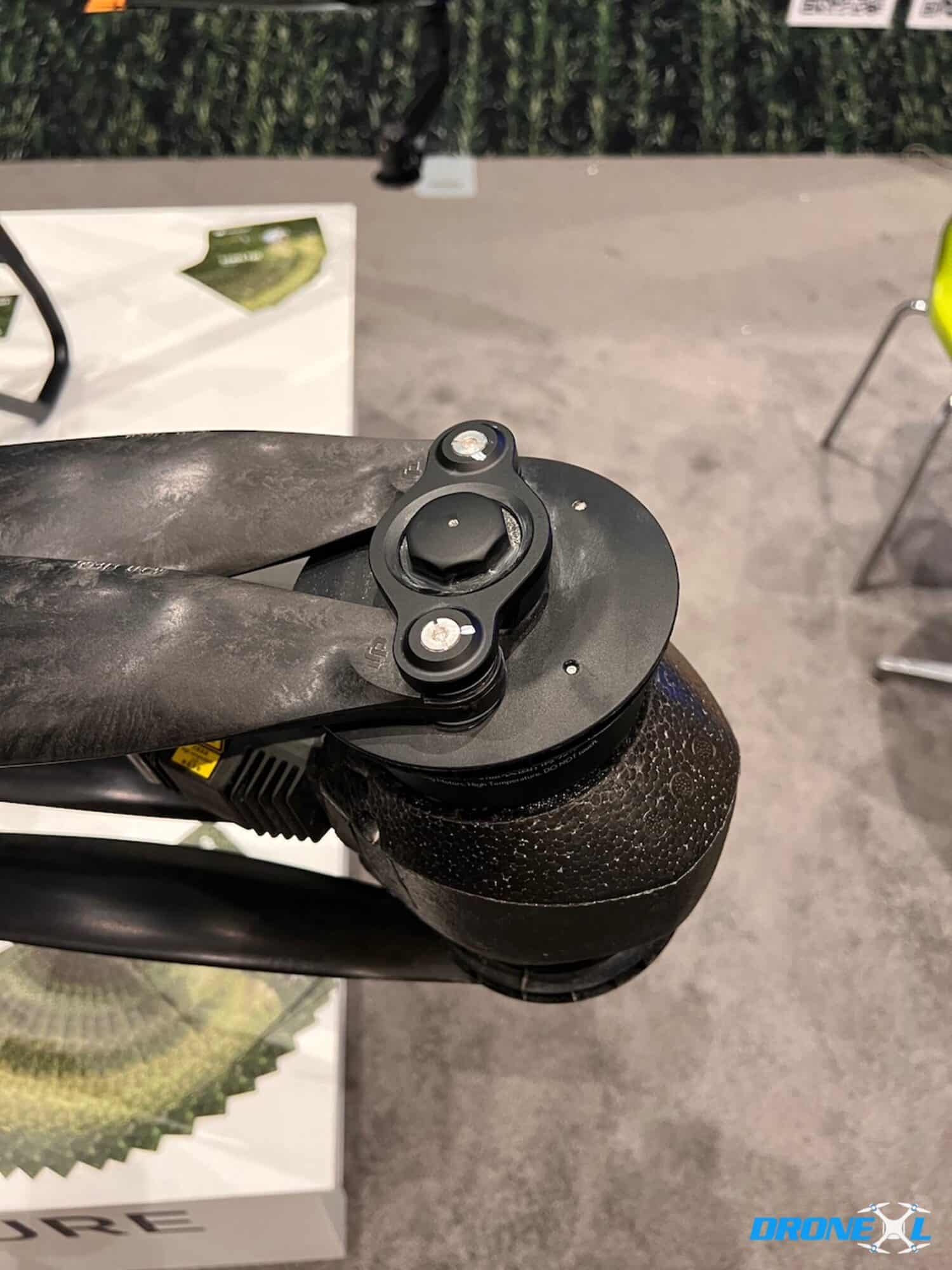 During DJI Airworks 2022, the DJI Argas T40 was on display. This agricultural drone is impressive in size as you can see in the photos. We can only imagine what the DJI Airgas T60 will be like.