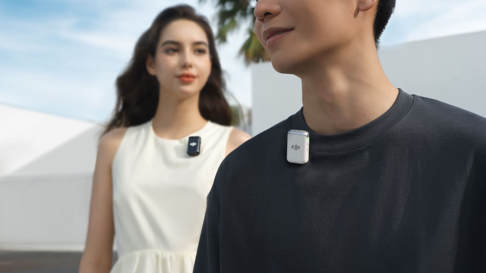 DJI Mic 2 in its two finishes, Shadow Black and Pearl White.