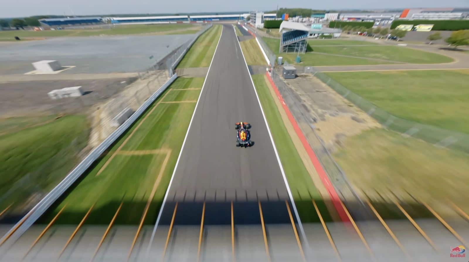 Red Bull Racing and the Dutch Drone Gods collaborated on the record drone.