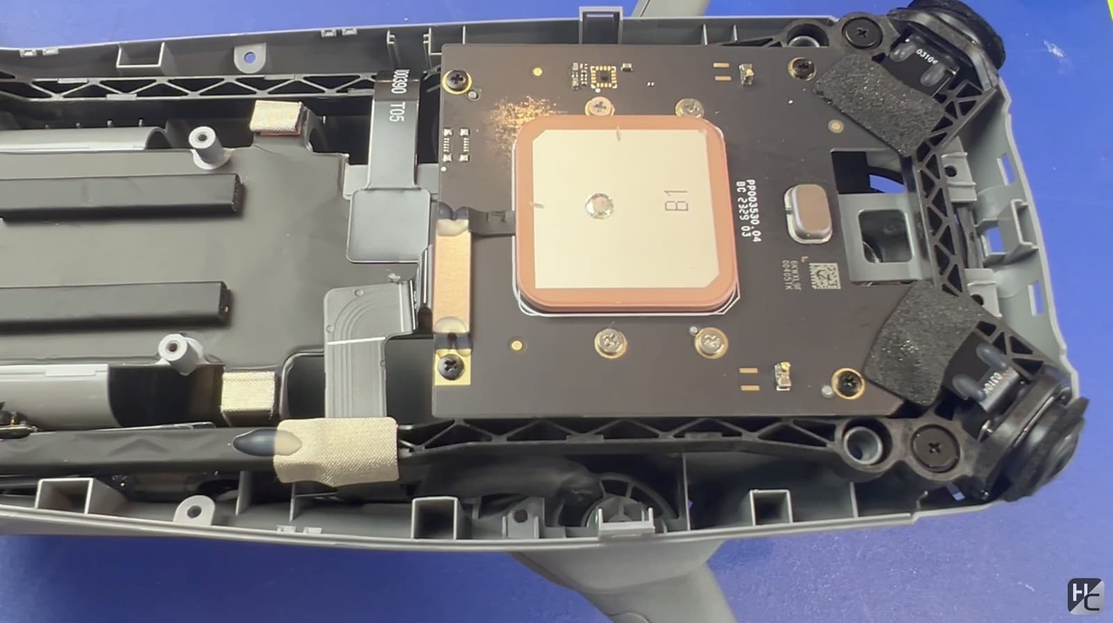 Numbered plastic part inside the Specta Air with no equivalent in the DJI teardown.