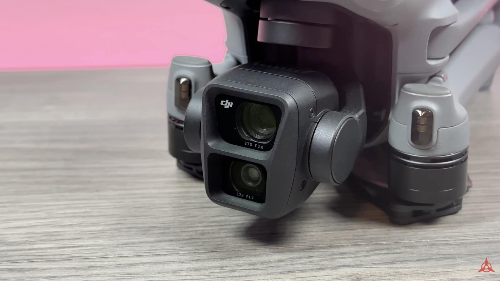 The Air 3's dual camera gimbal carrying the wide angle and three times telephoto lenses.