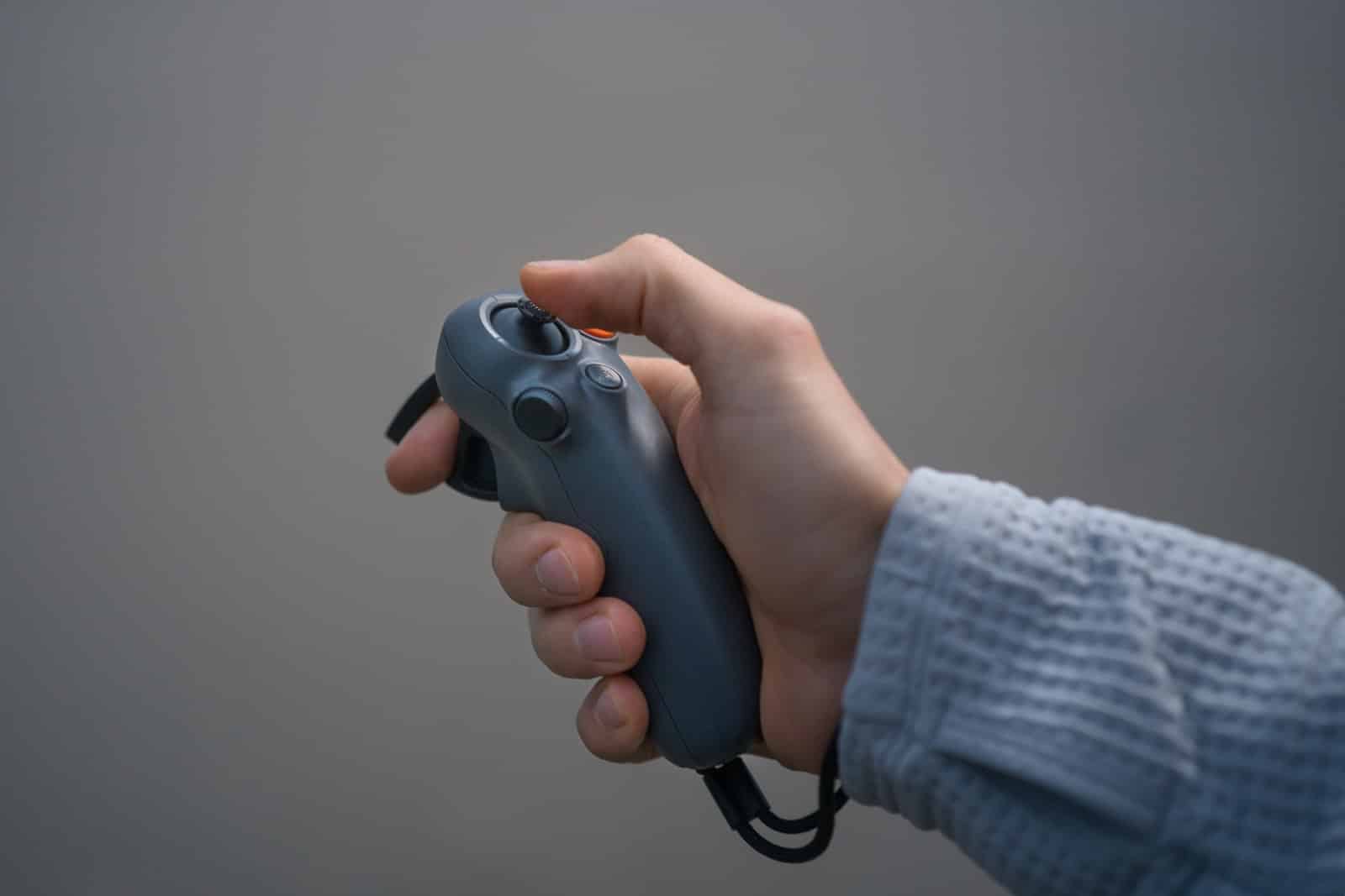 RC Motion 3 joystick steering the attitude of the DJI Avata 2.