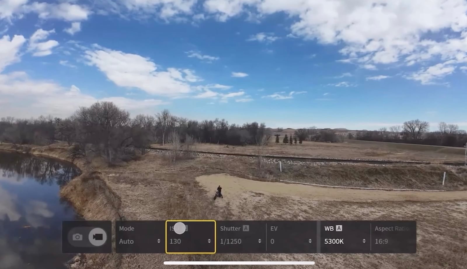 Camera settings bar with auto mode, 1/1250 shutter and 5300K white balance.
