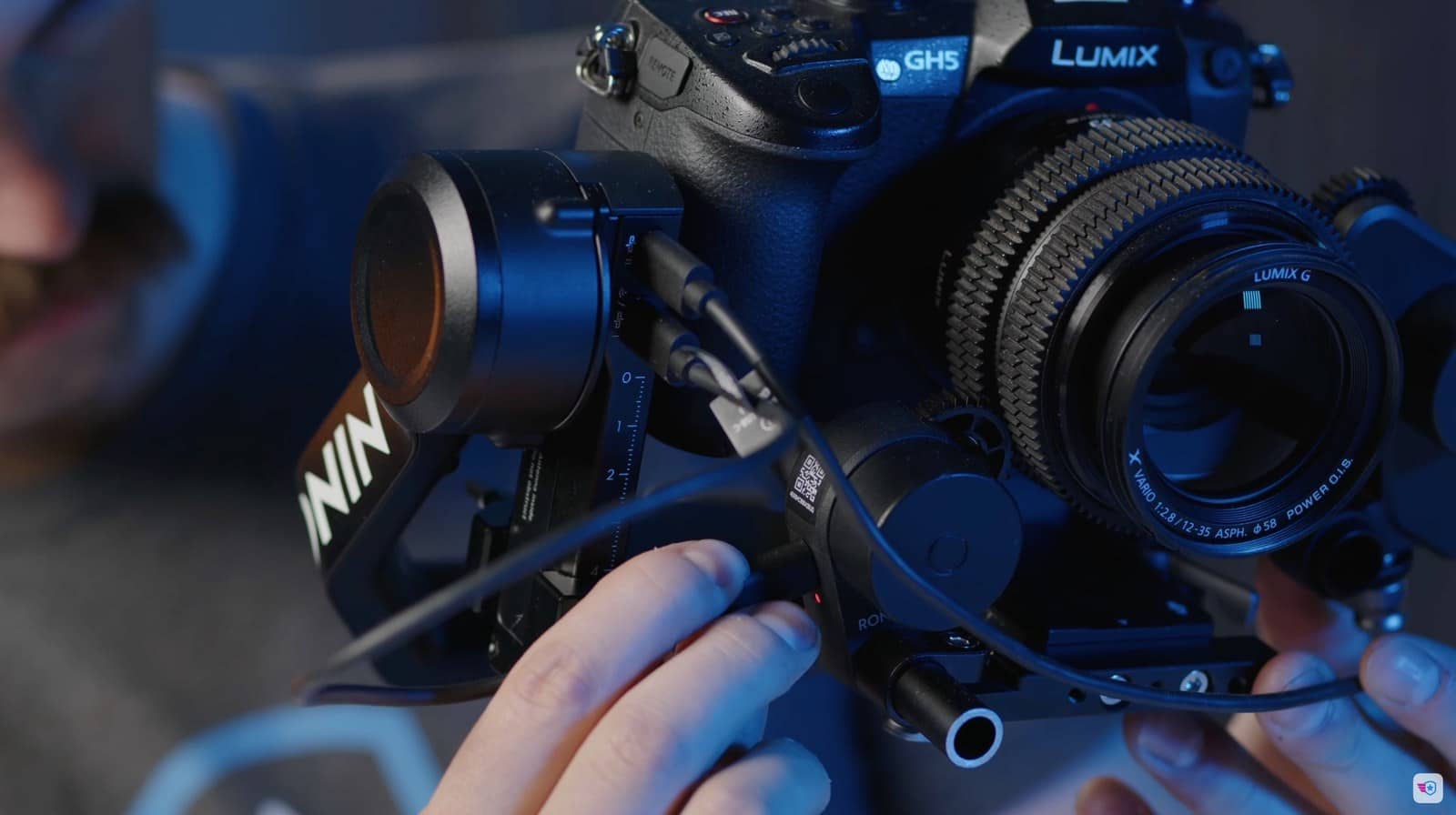 Rear screen of the DJI RS4 showing the camera balance indicator.