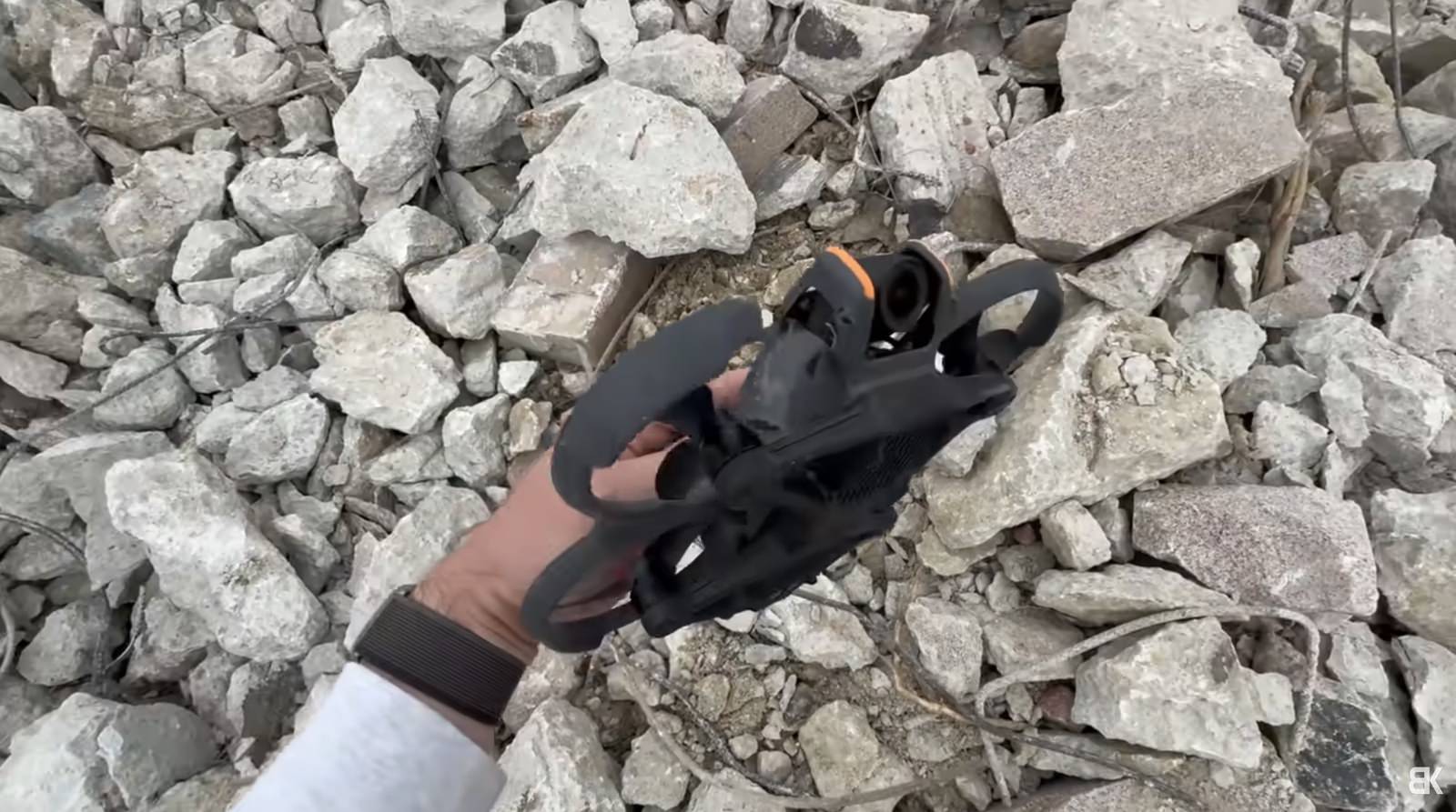 Close look at the damaged Avata 2 propeller after the crash.