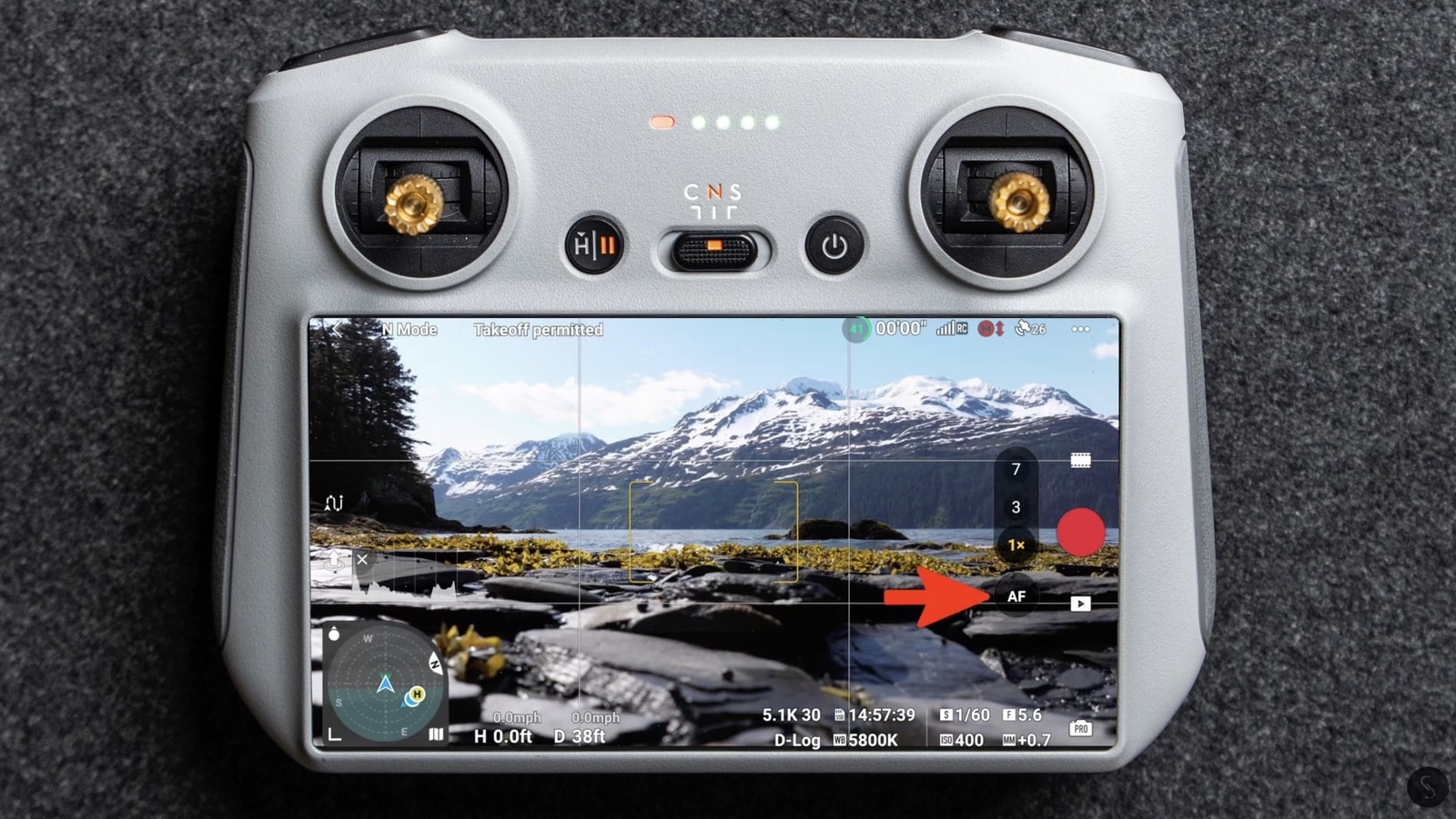 Screenshot of the autofocus and manual focus toggle in the DJI Fly camera bar.