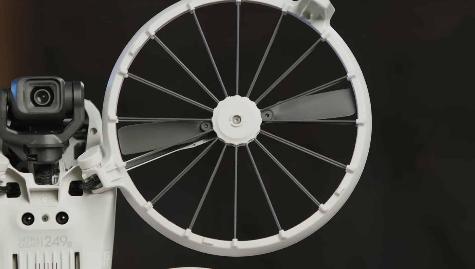 Close-up of a propeller cage and the 249 g marking on the Flip body.