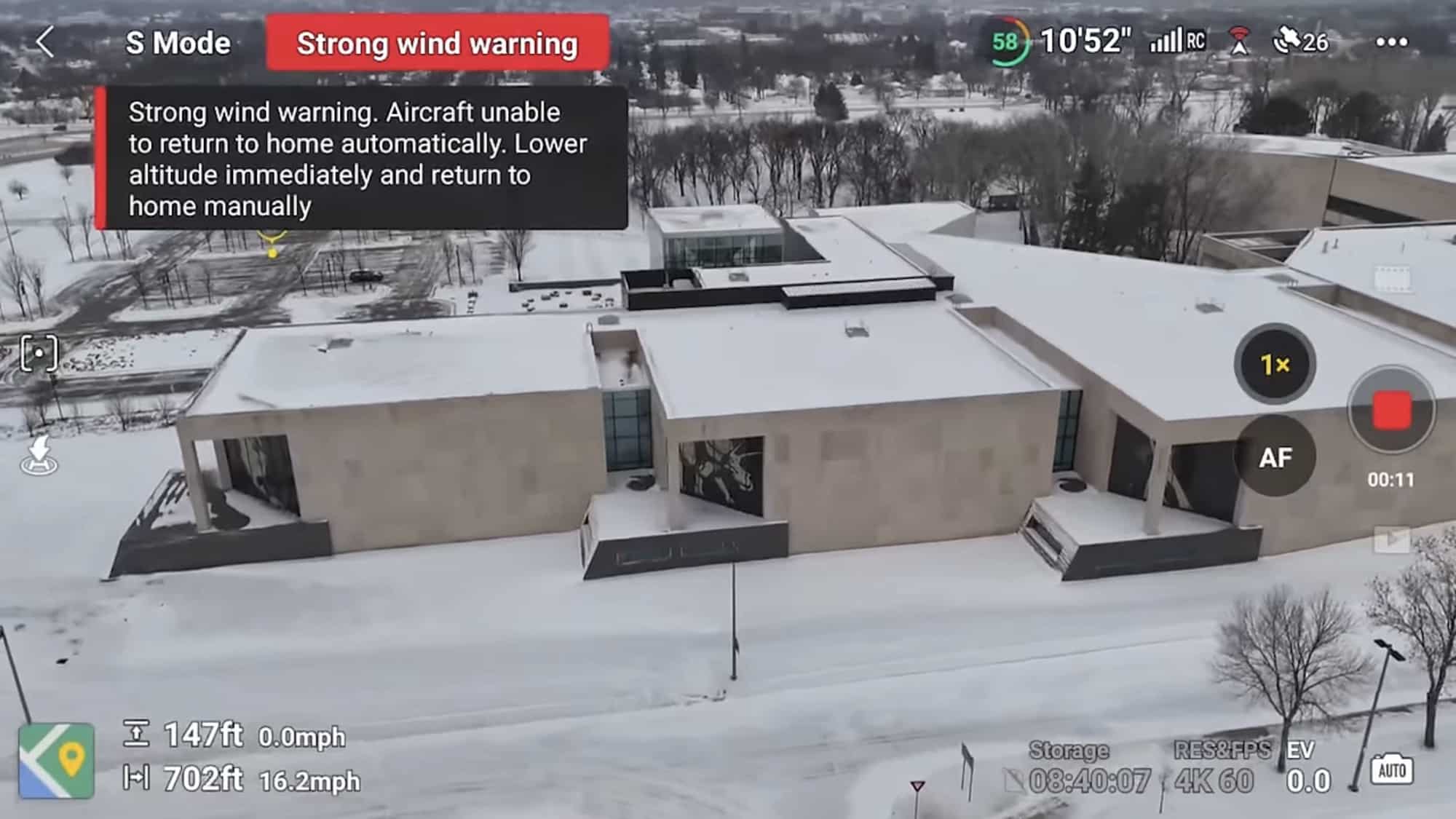 Screenshot of a strong wind warning during flight at 147 feet (45 meters).