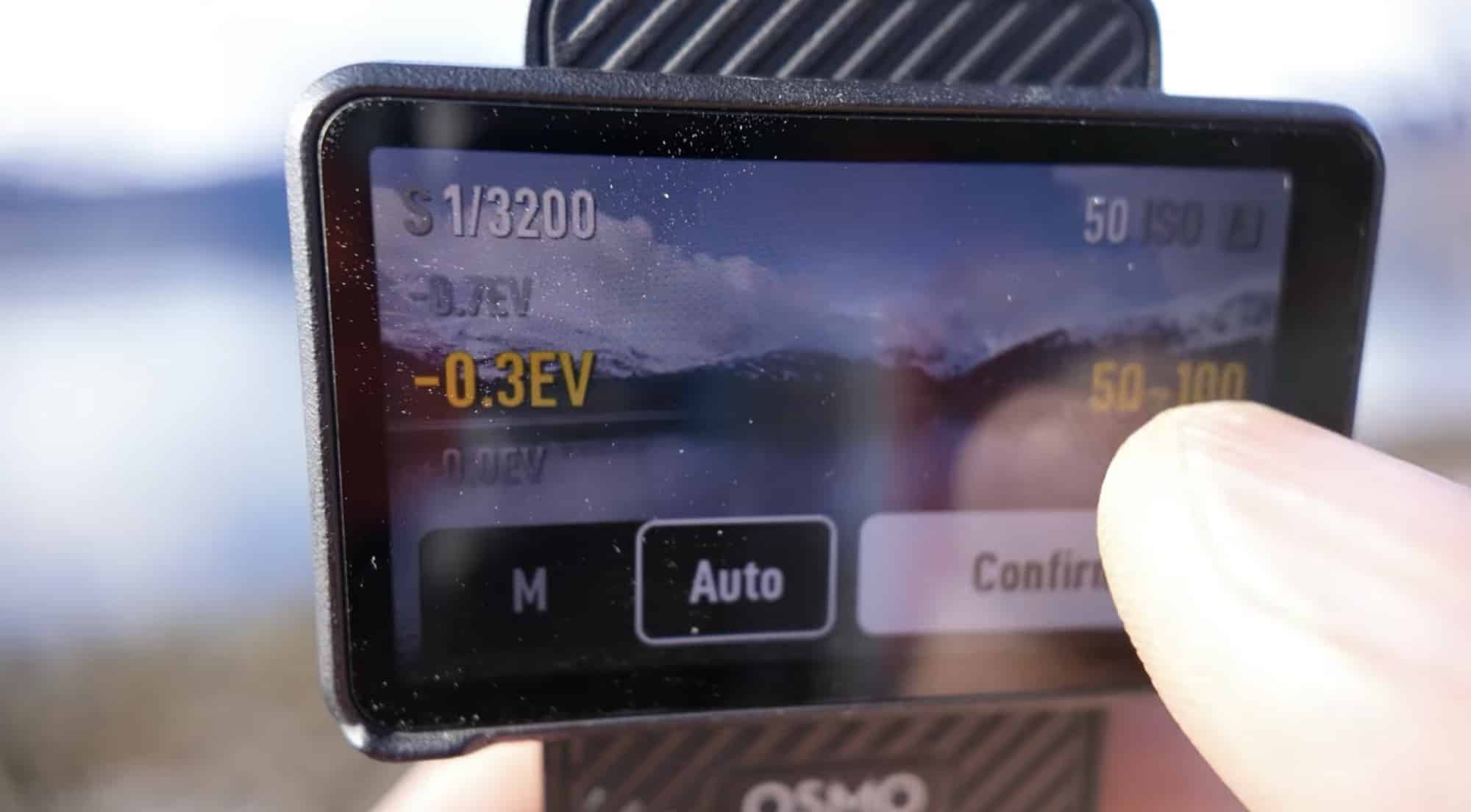 Finger tapping Confirm on the Pocket 3 screen after switching from auto to manual.