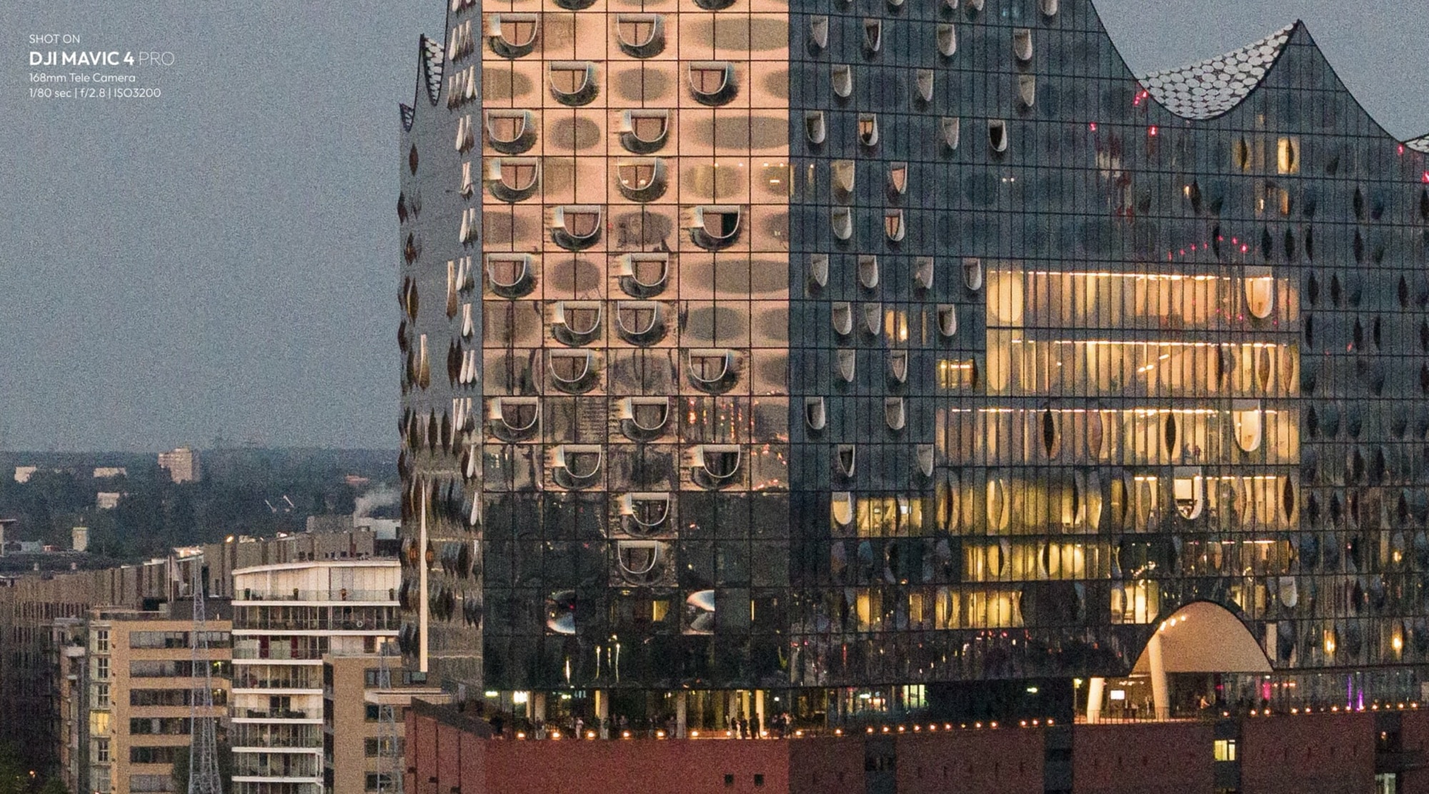 Grainy hundred percent crop of the Elbphilharmonie glass facade at ISO 3200.