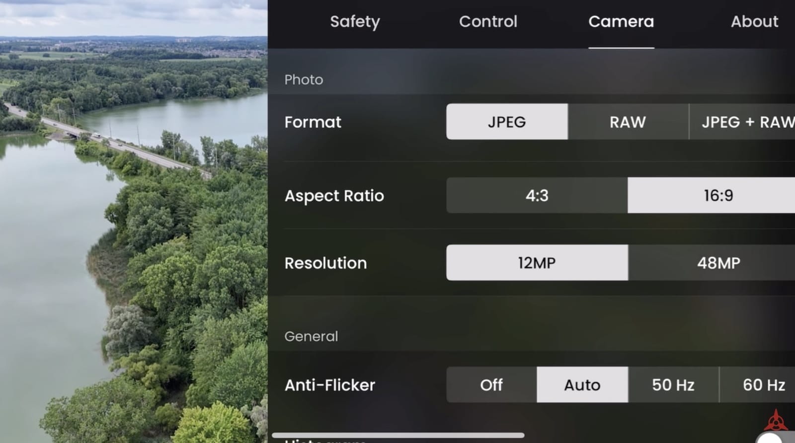 Photo settings panel listing JPEG, RAW, aspect ratio and resolution options.