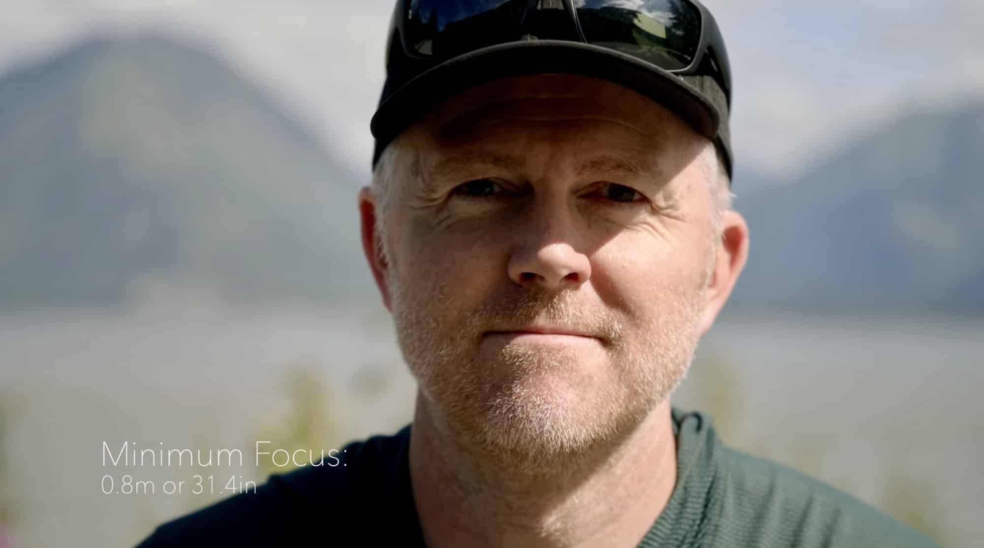 Close portrait test shot captioned minimum focus of 31.4 inches (0.8 meters).