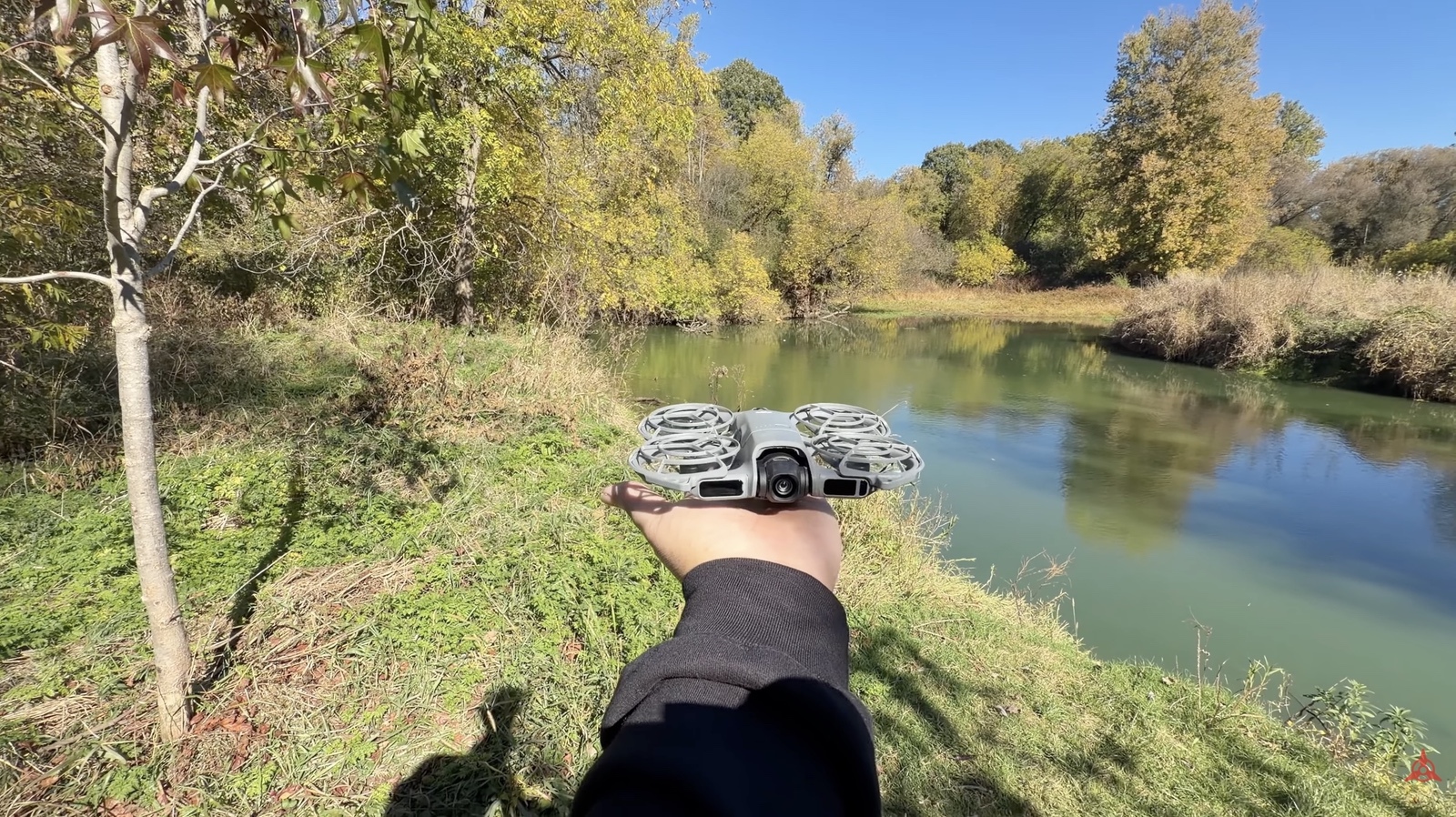 The Neo 2 taking off from a palm with no phone or controller connected.