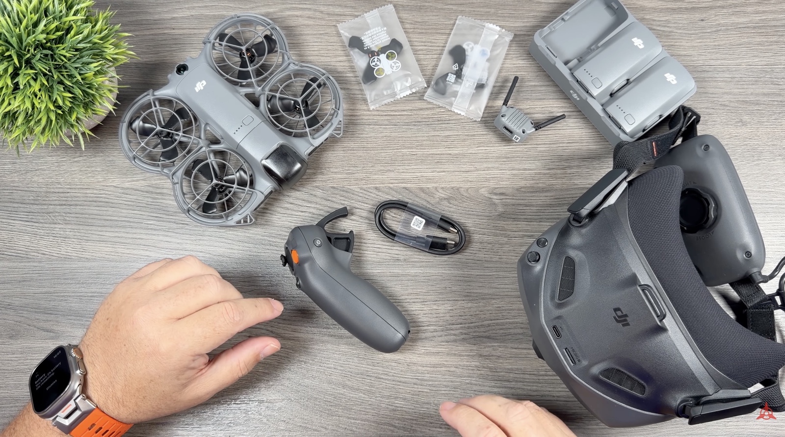 The Motion Fly More Combo, which adds the Motion 3 controller and Goggles N3.