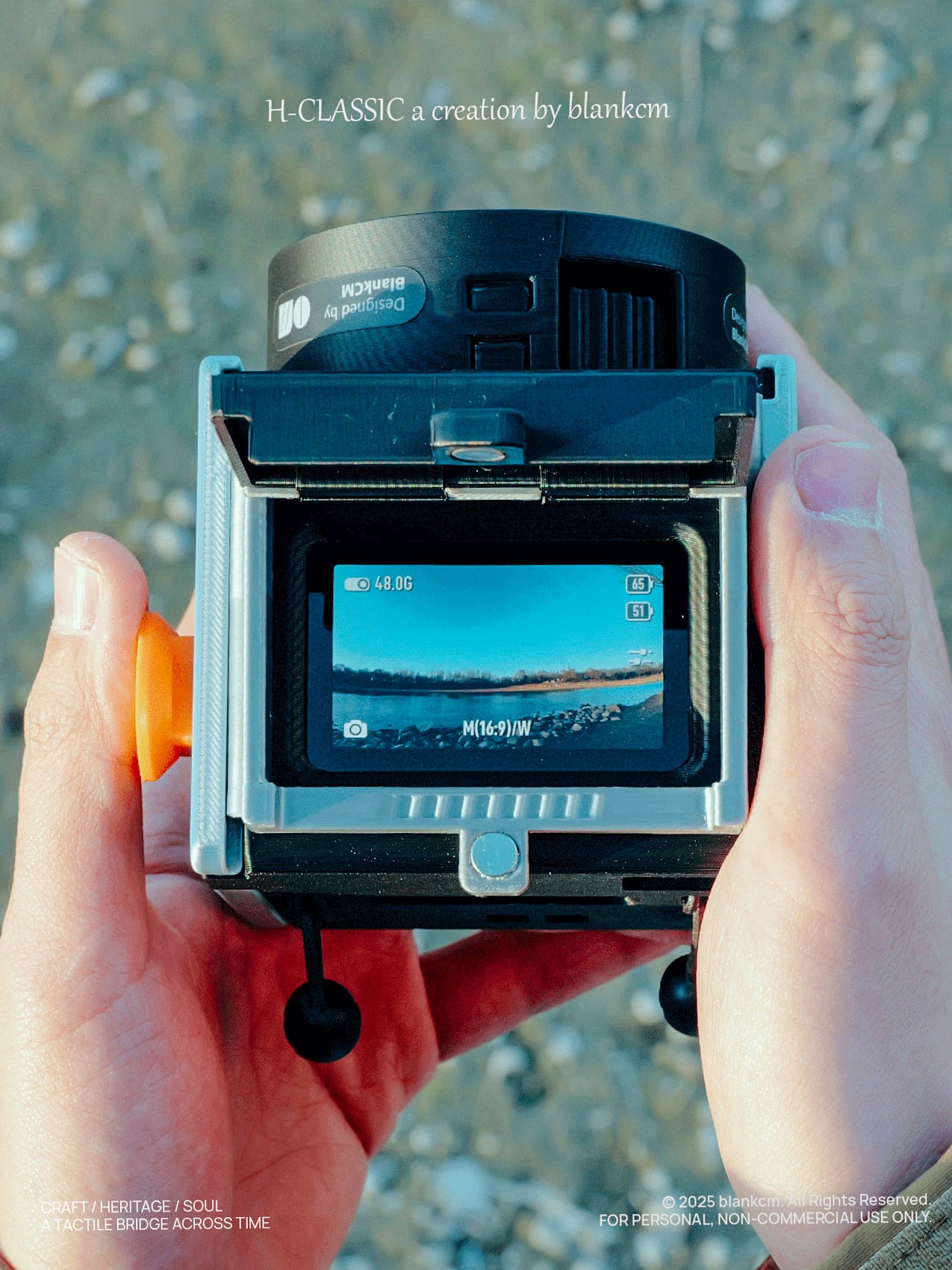 Faux lens barrel and detachable grip on the printed kit by blankCM.