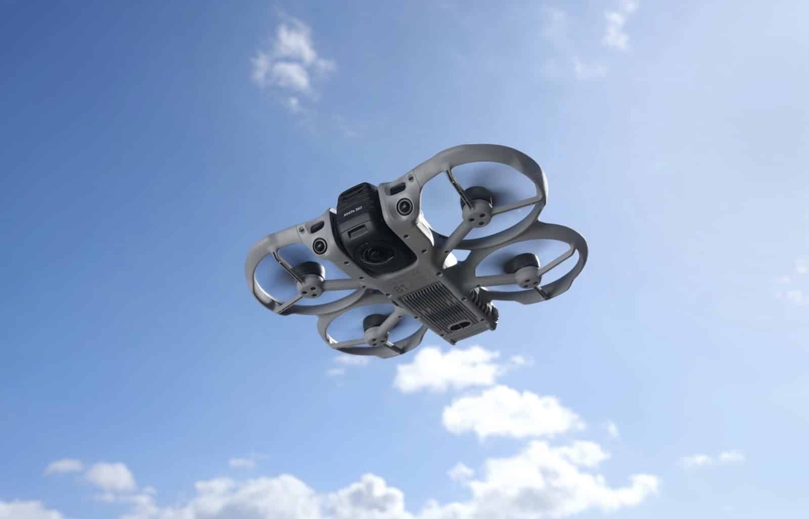 Tiltable camera module that switches the Avata 360 between 360 and standard FPV.