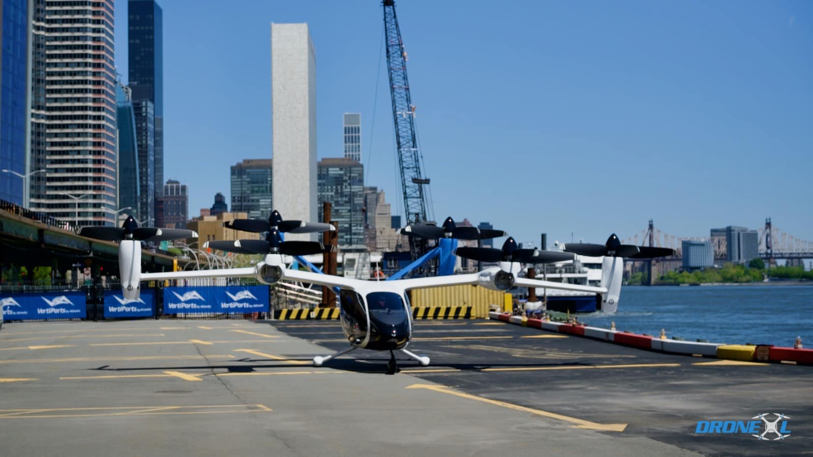 N545JX settling onto the Blade Lounge East helipad at the end of its descent.