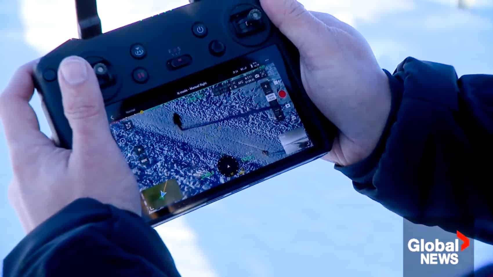 Wide, telephoto and thermal camera cluster on the Mavic 3T gimbal.