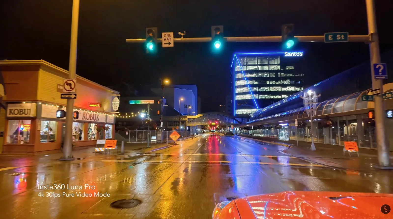 Insta360 Luna Pro 4K night footage of a rainy downtown street with traffic lights and reflections